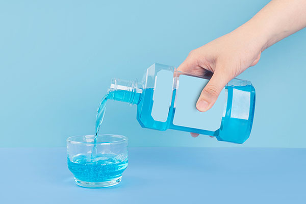 Adjusting to New Dentures: Is It Okay to Use Mouthwash? from Casas Adobes Dentistry in Tucson, AZ